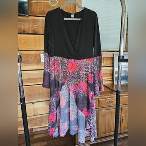 VENUS Black Bell-Sleeve Surplice Cut Top with Pink Floral & Leopard Print Sz 14